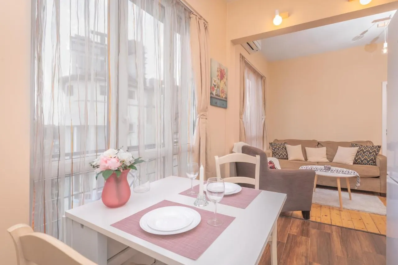 Cozy Home: Two-Bedroom Apartment With Stunning View Sofie